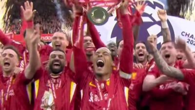 Setelah 30 Tahun, Liverpool Akhirnya Juara Liga Inggris dan Angkat Trofi Premier League