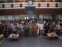 Pemuda Kutim Hebat Anugerahkan Penghargaan “Bapak Pembangunan Desa” kepada Bupati Kutai Timur Ardiansyah Sulaiman